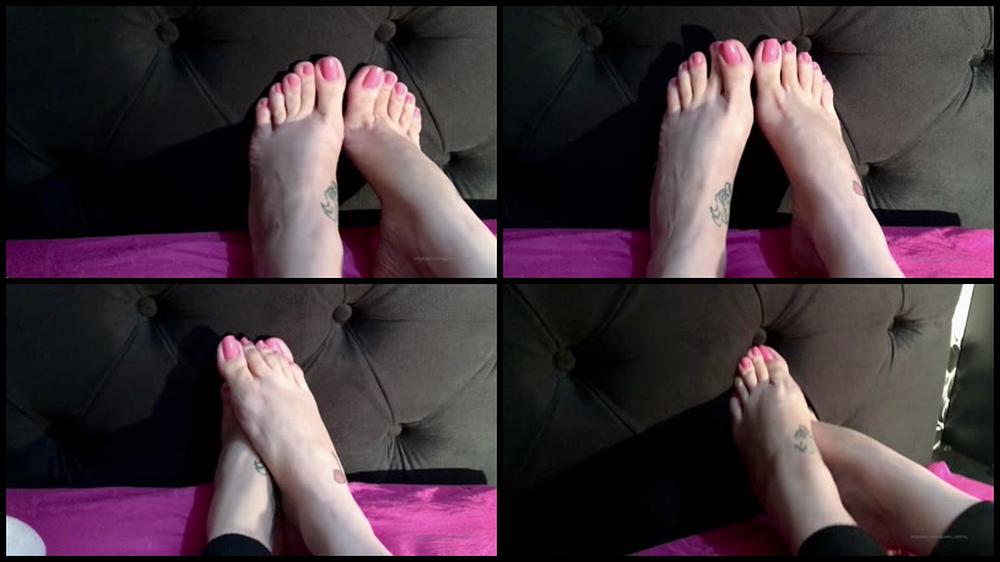 Queen Rainha 05 02 2020 142378932 Long Toes Symmetry Dedos Longos Simetria