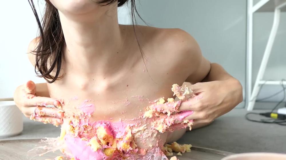 How Not To Eat A Cake Smash