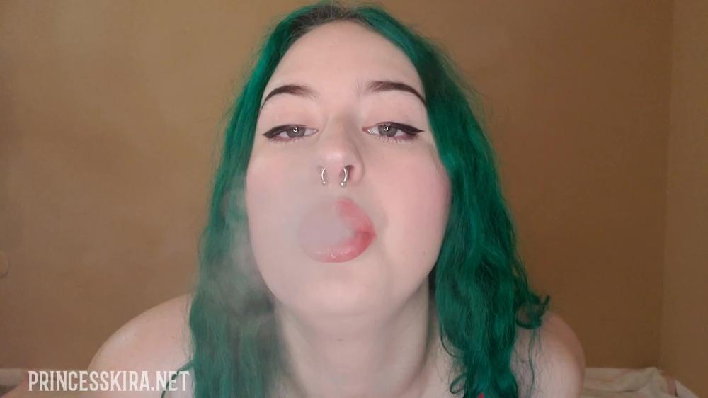 Prlncessklra Red Lips And Nails Smoking