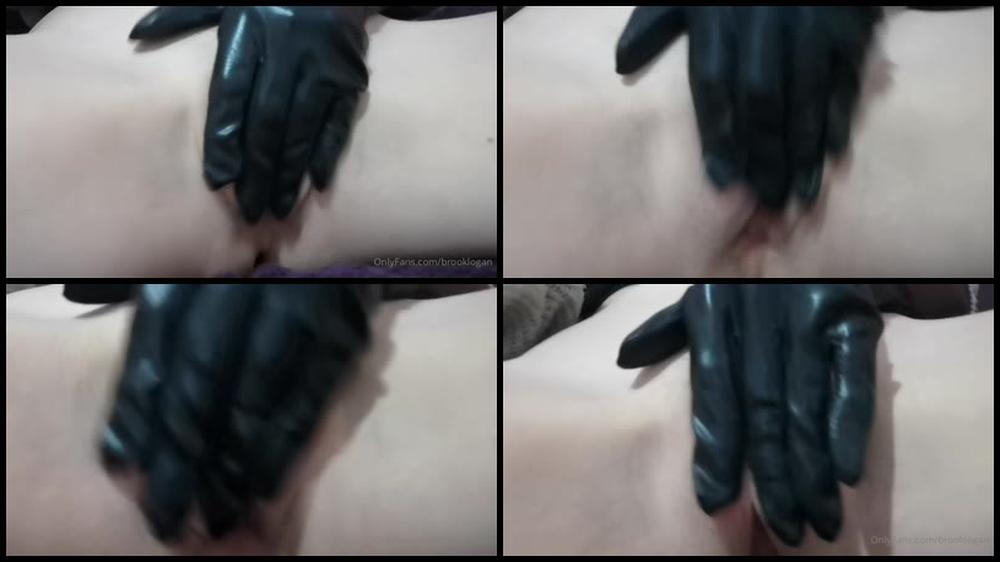 Brooklogan 11 10 2020 1052670384 Naughty Glove Play