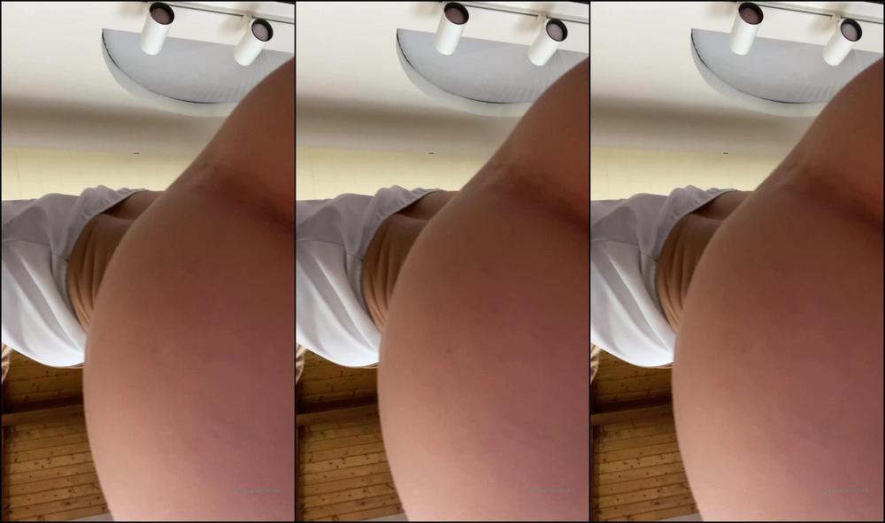Selenarainxoxo 2019 12928148 Sitting Your Face