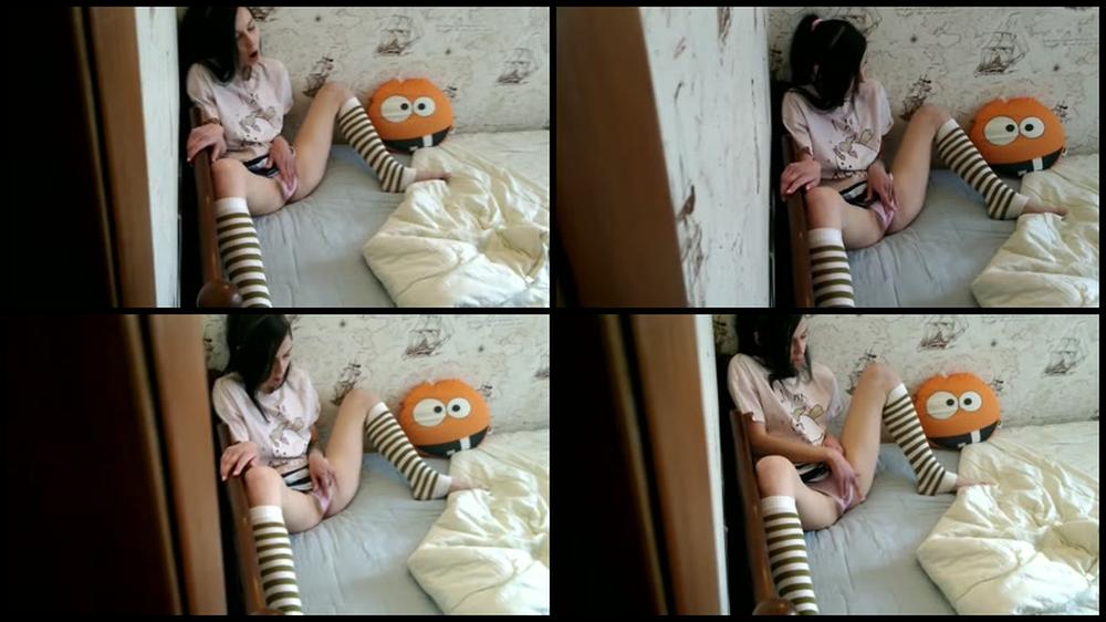 021 Spying On Masturbating Step Sister    Catch  Squirt  Real Orgasm Laruna Mave 1080P
