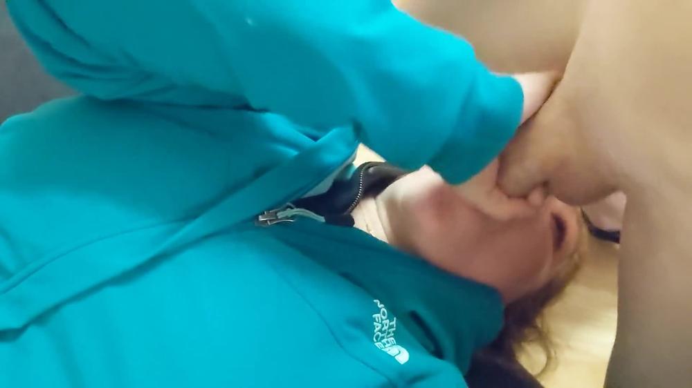 Babysitter Gives Gushing BJ for Teen before Leaving for College