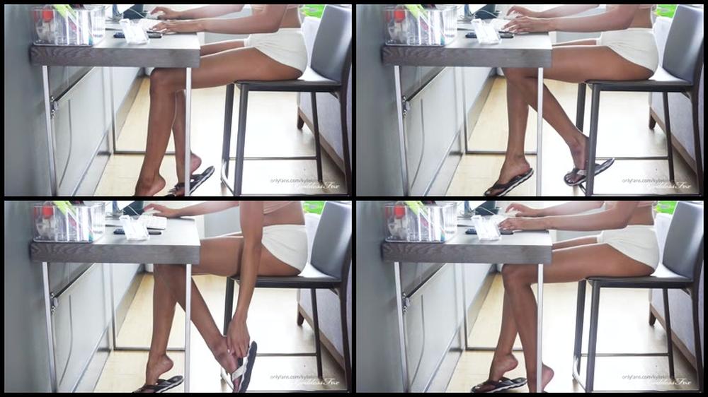 Kylielebeau 19 03 2019 25204164 You Can X27 T Help But Stare While I Mindlessly Dangle My Flip Flops And Caress My Feet While