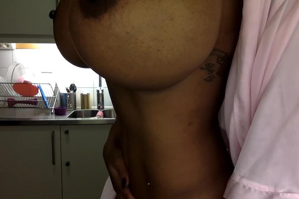 Bathrobe, Kitchen