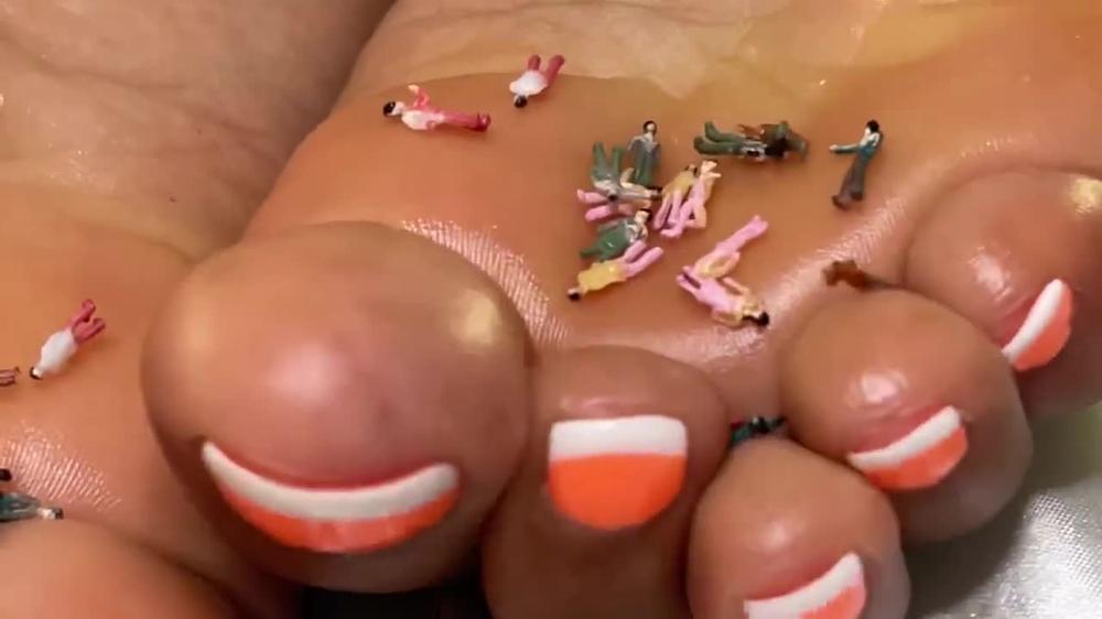 Giantess Soles