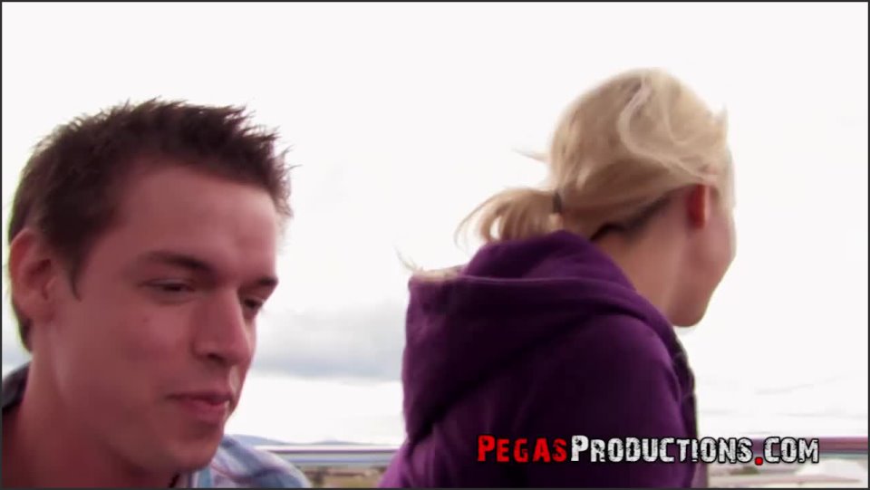 73_Dans La Grande Roue Avec Mon Joujou 720P
