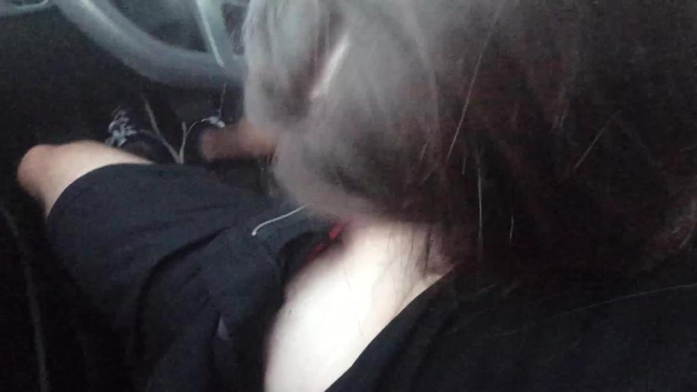 Teen blowjob in the car - Cum mouth