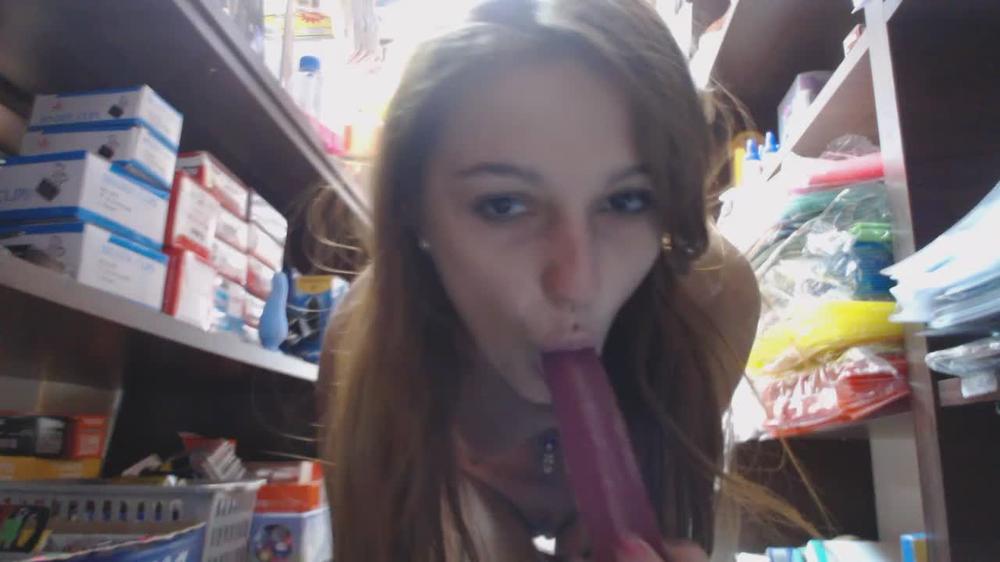 Mellyboo Public Store Masturbation