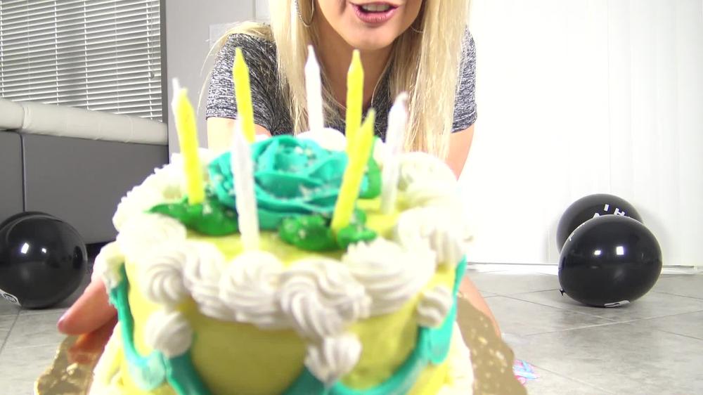 Roxieraefetish Foot Cake