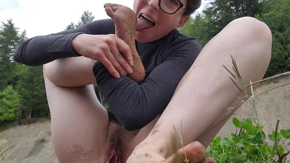 Nerdy Faery Pissy Muddy Feet Licking