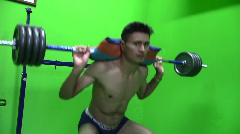 Solo le Gusta Entrenar Cuando esta CALIENTE - Alex CUM
