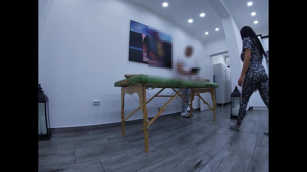 Milf Lilly-Behind the scene (Really naughty massage)