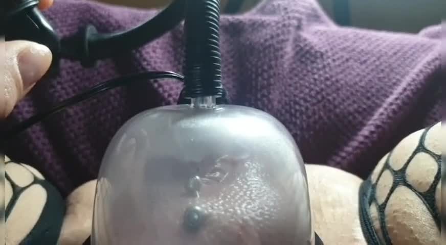 Cristina Cielo tries hard pussy pumping and vibrating anal beads