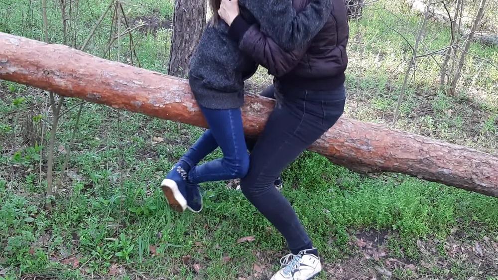 Кончаем В Одежде На Бревно - Lesbian_Illusion - 1080P
