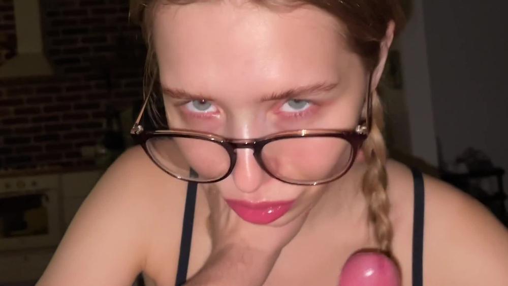 A Schoolgirl Gives A Hot Blowjob To A Neighbor’S Boy - 1080P