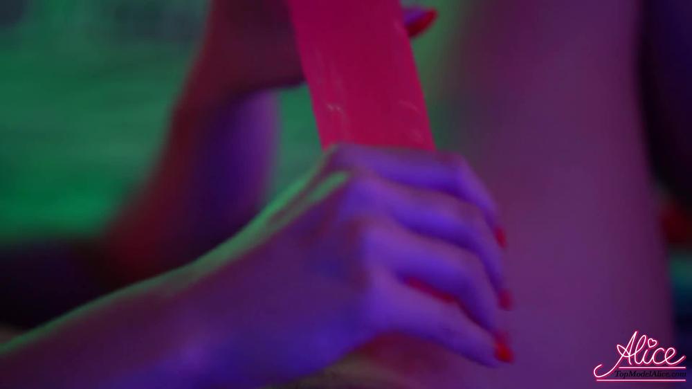 Teen With Big Ass Masturbate Dildo And Cum - Music Porn_Alicekellyxxx