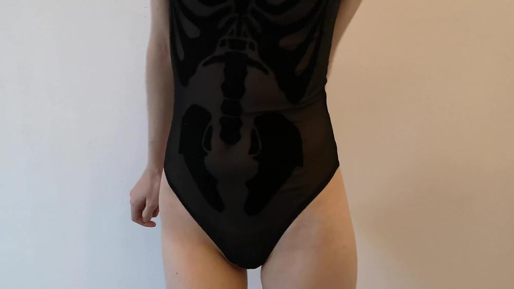 cute skeleton girl wishes you a happy halloween! || cute, SFW, video
