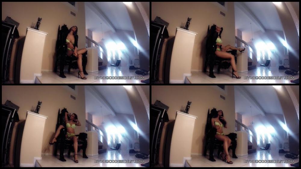 Idelsy Love Foot Spy Gets Caught