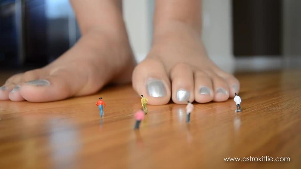 Giantess Whos Goes In My Lair