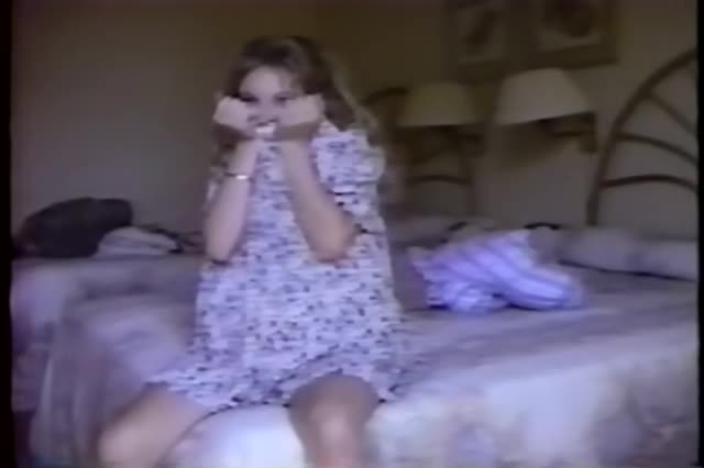 Kelly_Pregnant_(1994_Mike_Hott_274)_H265