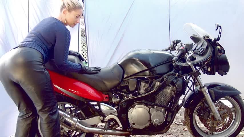 Galas Rev Bike in Leather & Heels 3 - Jan 28, 2019