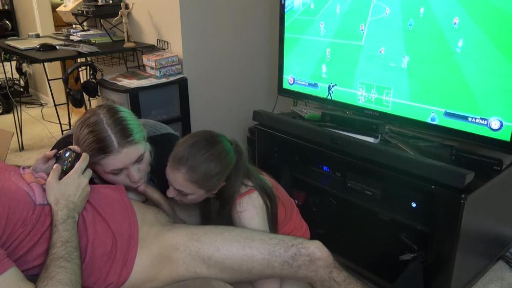 Blowjob Sandwich + FIFA (Spanish)