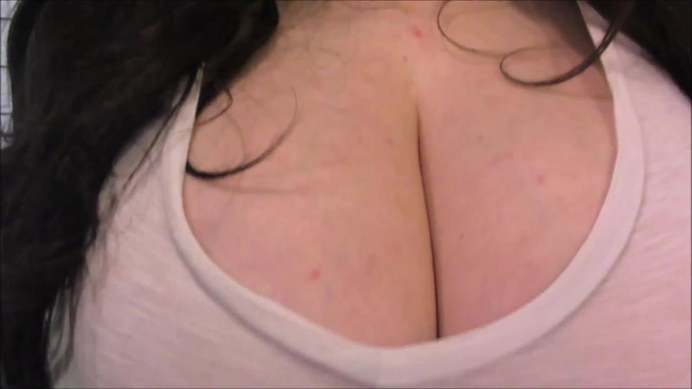 Lovely-Lilith-Breast-Expansion-Holding-Santa-Hostage-2020-01-21_8Dc1Oq