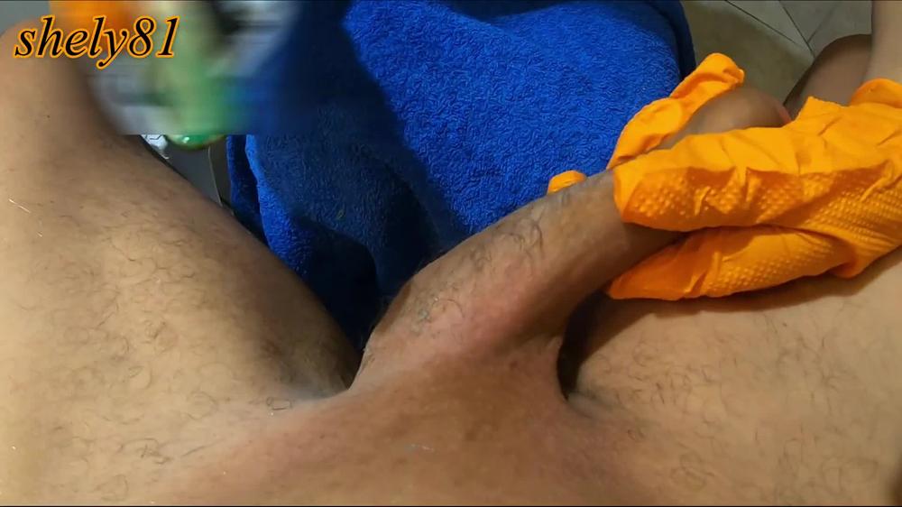 NO DAMN!during the waxing the man cock gets hard and the beautician makes him ejaculate,OMG Shely81