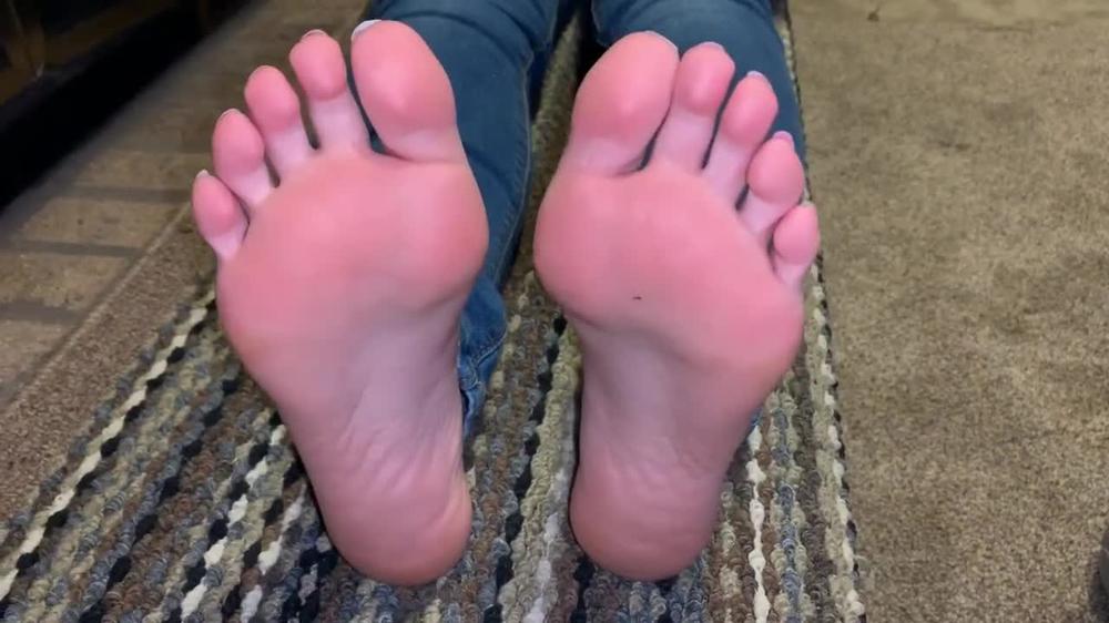 365movies Soft soles on a thick pawg HD