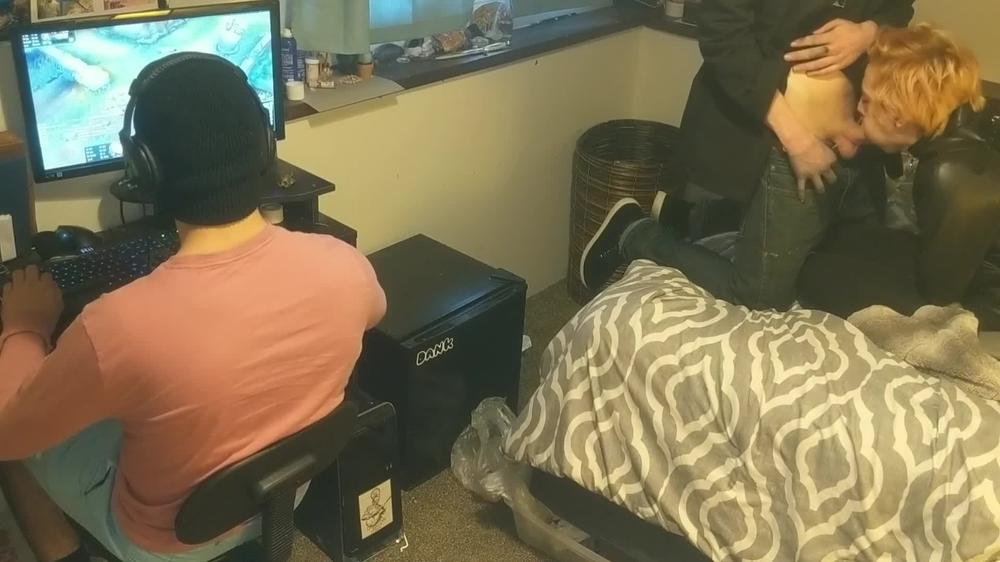I got a Straightjacket bj while my friend plays league