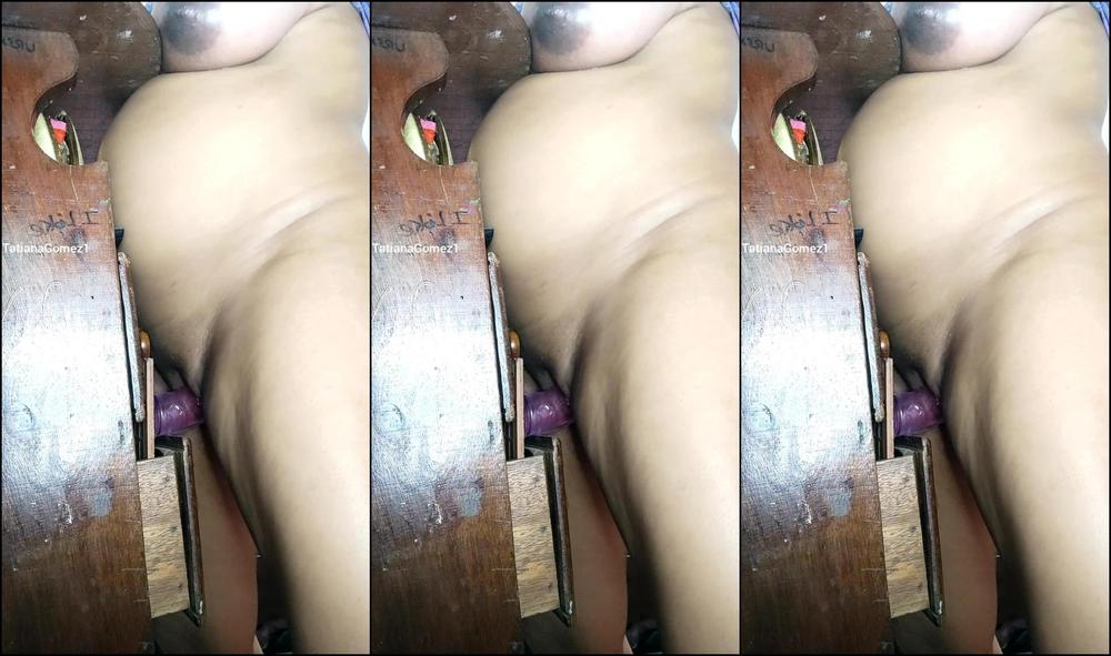 How delicious how all that big toy enters my juicy pussy, I love big cocks