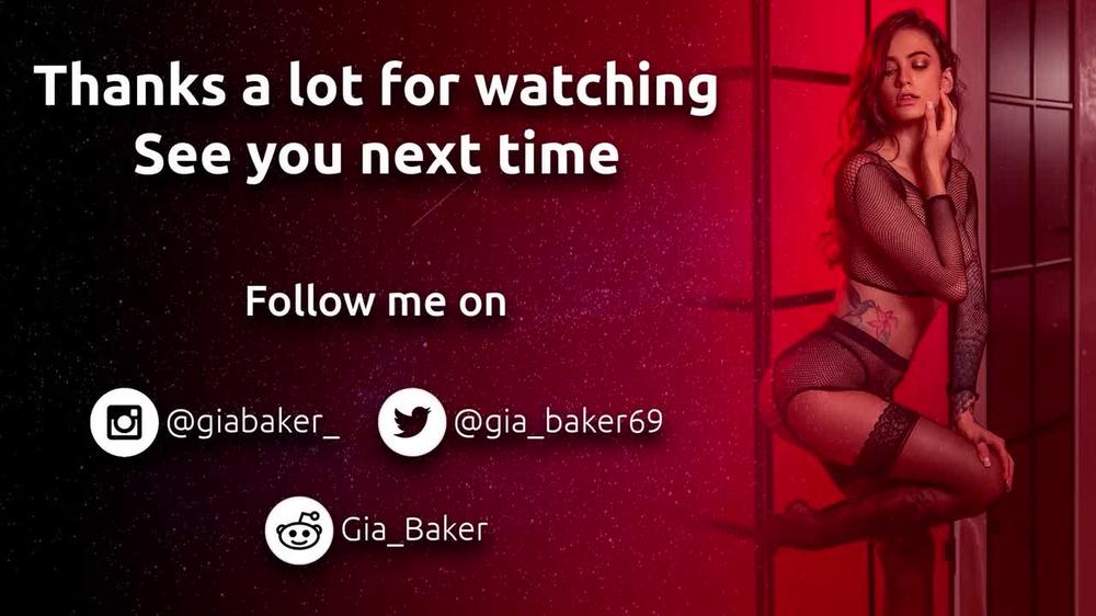 Gia_Baker Attempting to twerk to Up
