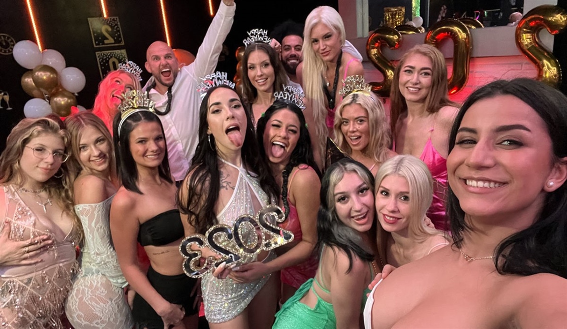 Serena Santos, Slay Savage, Roxie Sinner, Gaby Ortega - Fuck Into The New Year!