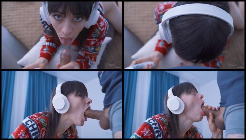Gamer Girl Gets Anal Fucked While She Plays