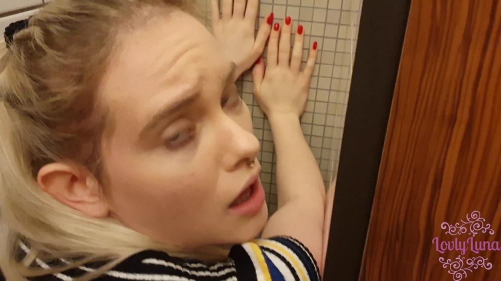 My First Time In A Changing Room ¡_Lovlyluna_2160P