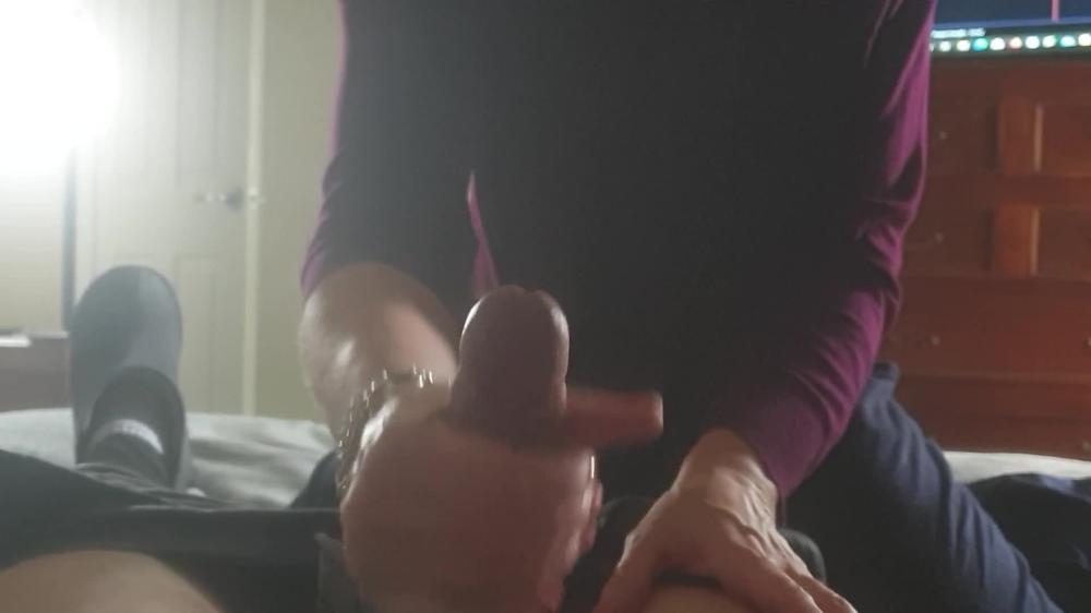 Editing is so much fun! Sneaky blowjob waiting for video to upload - funny cumshot  - MIN MOO