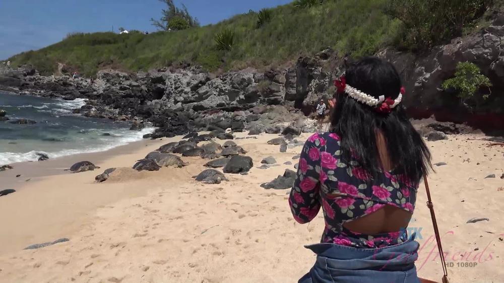 Atkgirlfriends.Hawaii.02-11.19.04.17.Yara.Skye.A.Sea.Turtle.Practically.Grazes.Yara.S.Legs.At.The.Beach