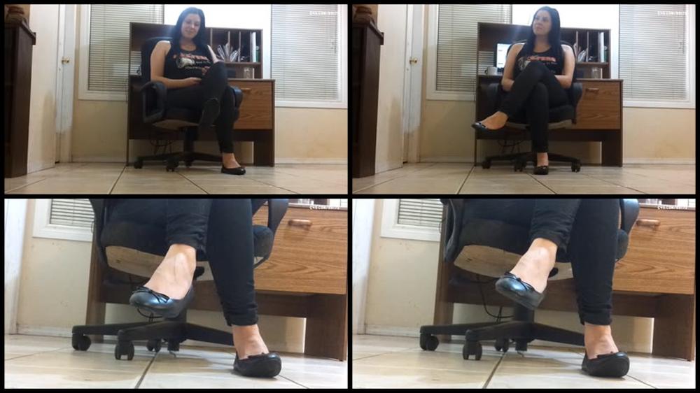 Booty4U Foot Tapping With Black Flats