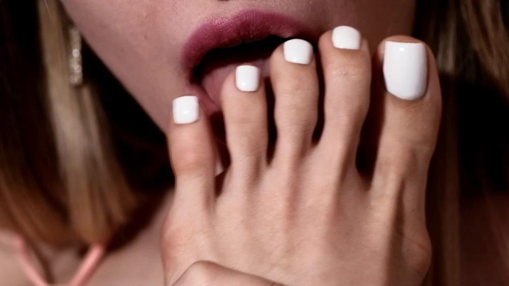 Kira Loster My Personal Finger Fetish