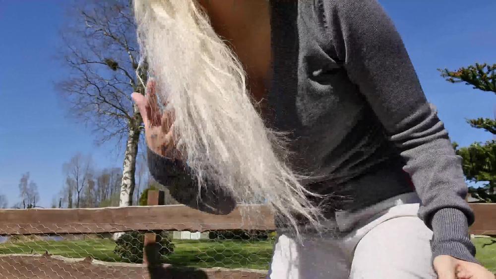 Sexyjenjen Just Pissing Outdoors In Jeans Manyvids