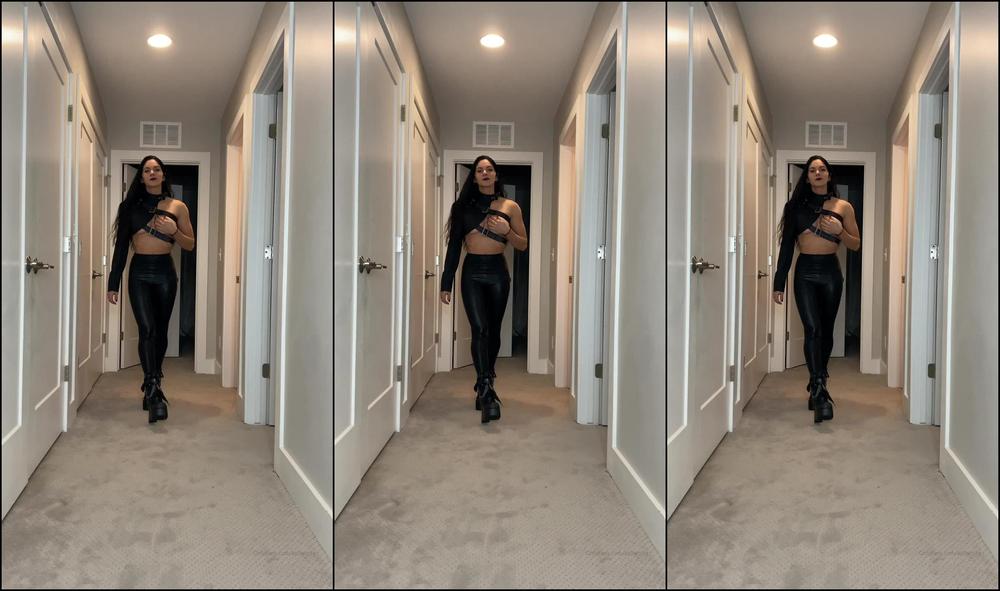 11424147 Avn Outfit Super Sneak Peek Hallway Officially Runway Obv 1080X1920