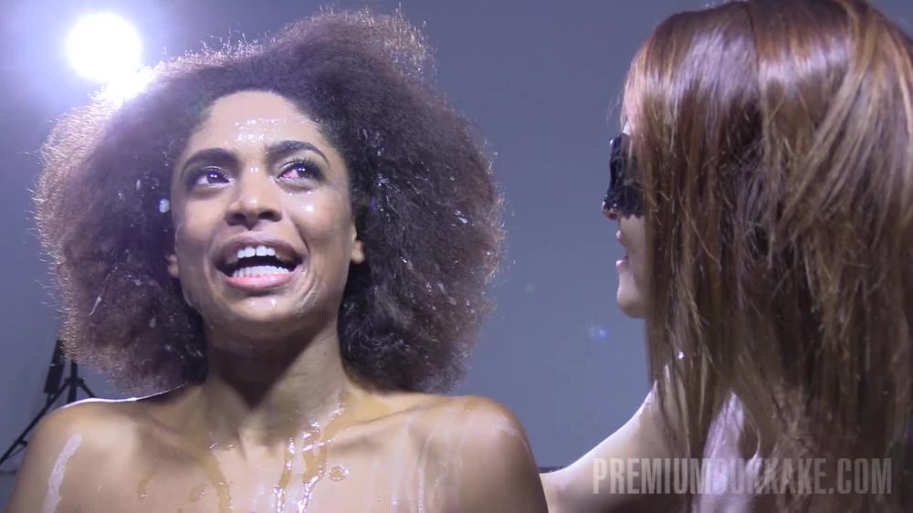 Luna And Bruna  Behind The Scenes