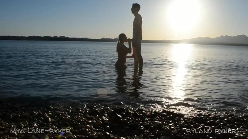 Hot Beach Fuck!