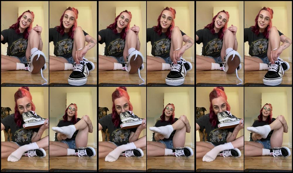 Ashleylottsxo 27 05 2021 2120008231 Watch Me Take My Sweaty Shoes And Socks Off And Show My Pretty Pink Soles