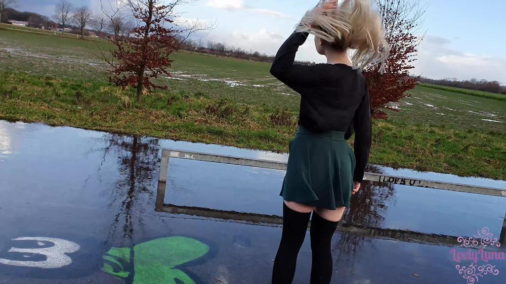 Lovlyluna Public Pee Manyvids