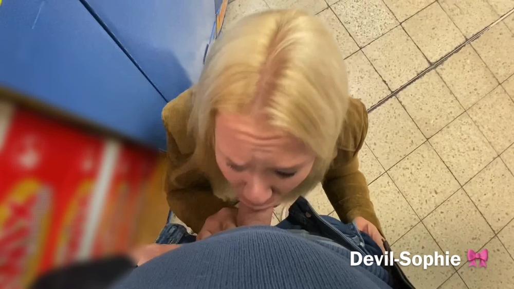 Blowjob In The Middle Of The Store