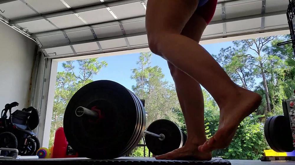 Fit milf Max's out her deadlift in the gym nude. Putting on a show for the neighbors.