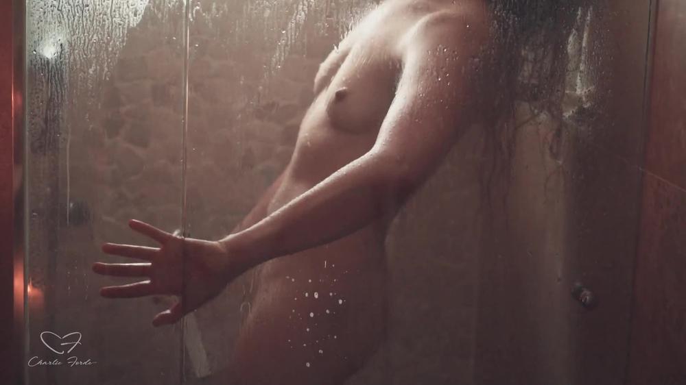 Jacquie Et Michel TV - 2023-04-18 - Charlie shows you how she fiddles in the shower
