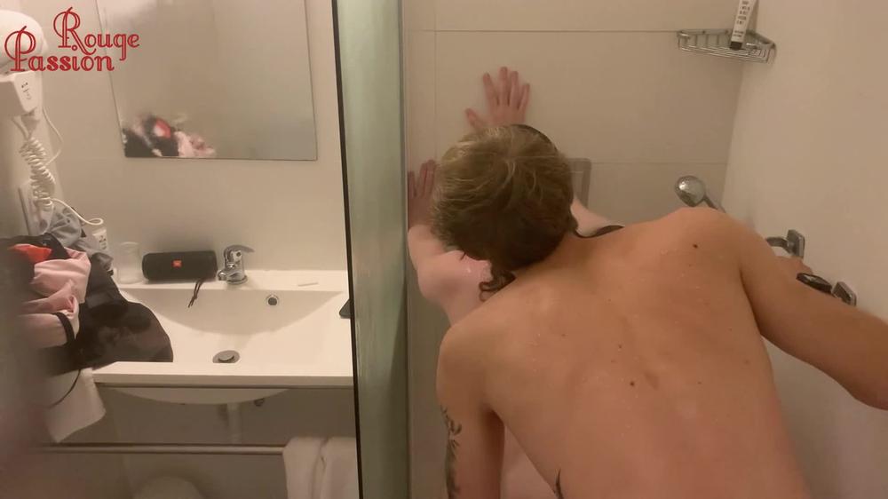 Young couple fucks in the shower discreetly - Amateur Rouge Passion
